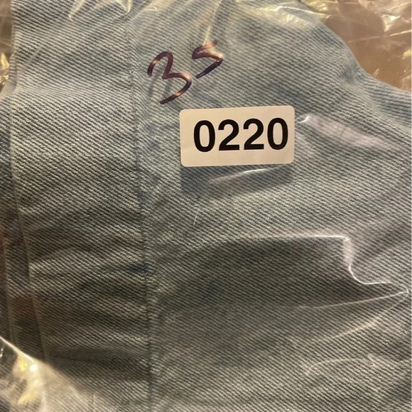 VINTAGE The Limited High Rise shorts with pleated detail in front. - Picture 9 of 9